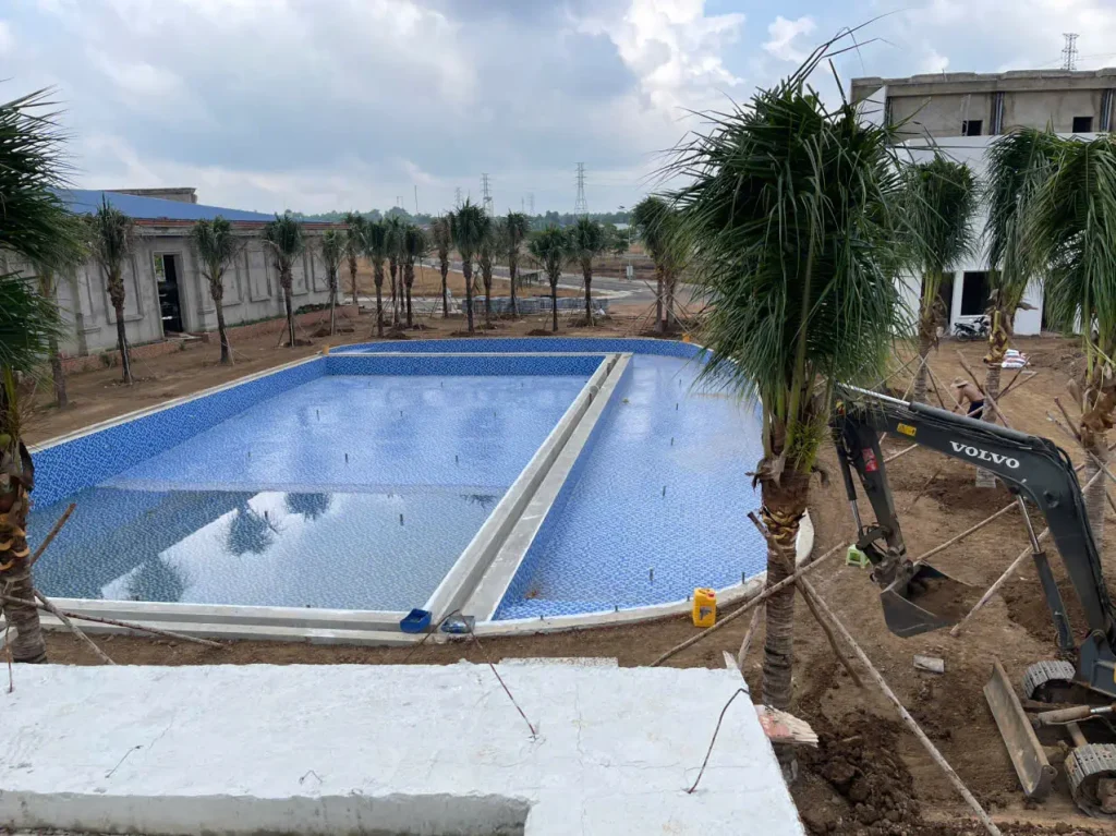 Phần nền bên trong đã được lát gạch hoàn thiện