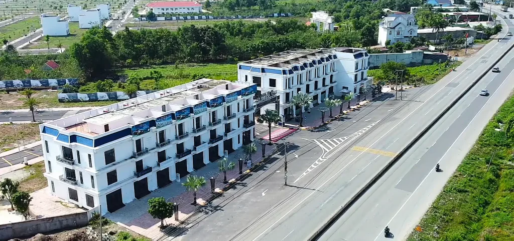 Lượng người qua lại hằng ngày có thể trở thành khách hàng tiềm năng cho các dịch vụ ở shophouse
