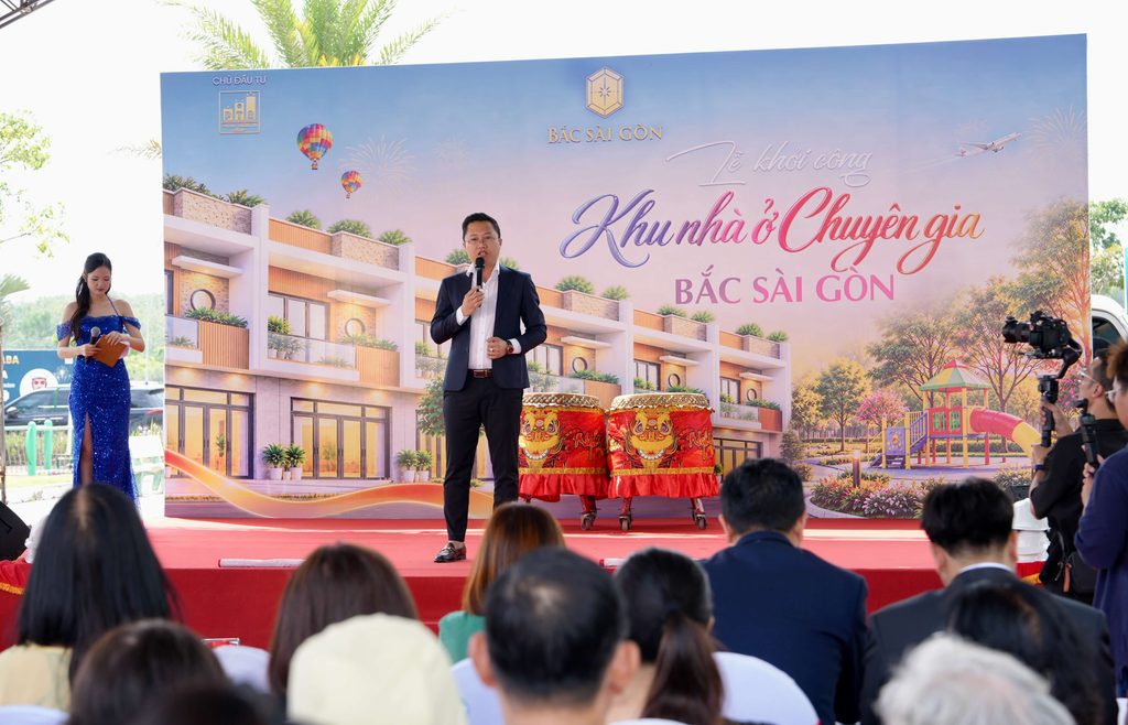 Đại diện chủ đầu tư phát biểu tại sự kiên Lễ khỏi công Khu nhà ở Chuyên gia Bắc Sài Gòn.