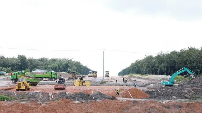 Công trường cao tốc TP.HCM – Thủ Dầu Một – Chơn Thành đang thi công nền đường và hệ thống thoát nước